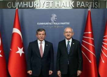 داود أوغلو: تركيا بحاجة إلى انتخابات “فورية” وليست مبكرة