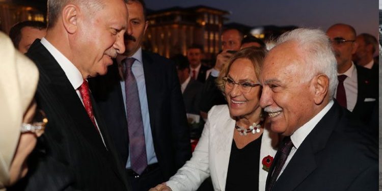 استخباراتي سابق يكشف صلة حليف أردوغان بمخابرات أجنبية