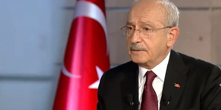 كليجدار أغلو يتعهد بحكومة تضم المحجبات