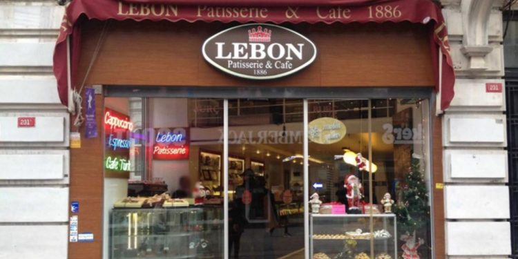 محل حلويات شهير في إسطنبول يستعد لإغلاق أبوابه