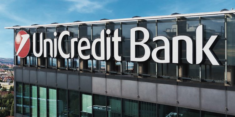 أكبر البنوك الإيطالية يبيع أسهمه في تركيا