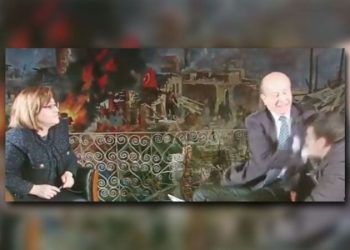 تركيا.. ردود فعل واسعة على صفع صحفي بارز لمصور خلال بث مباشر