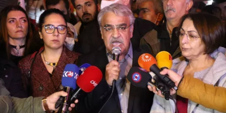 الحزب الكردي يحمل وزير الداخلية مسؤولية الهجوم على مقره