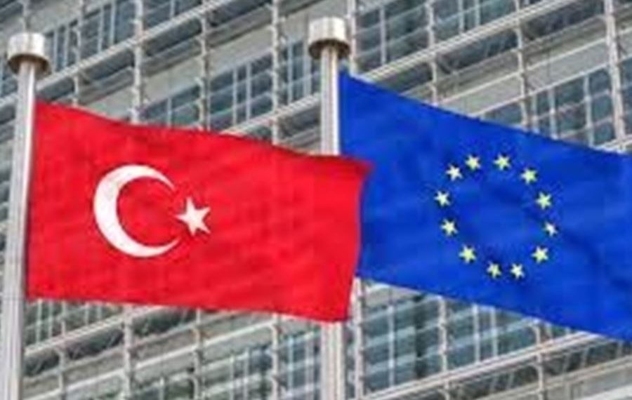 الاتحاد الأوروبي يمنح تركيا 325 مليون يورو لدعم اللاجئين