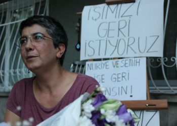 تركيا.. وقف معاش معلمة مفصولة تعسفيًا وتغرِّيمها