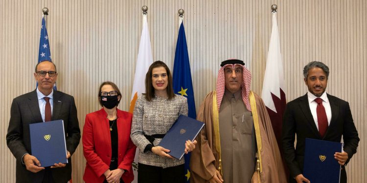 رغم معارضة تركيا.. قبرص تبرم عقدين رسميين لاستكشاف النفط والغاز
