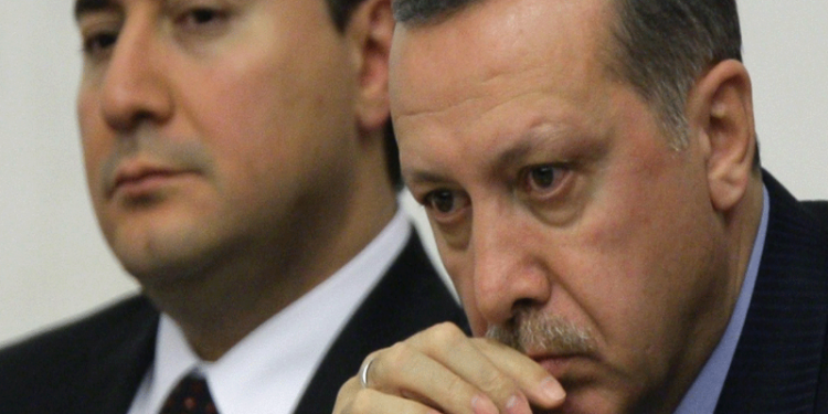 صحفي: أردوغان يحضر “مؤامرة كبيرة” ضد علي باباجان!