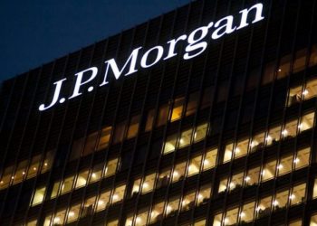 بنك الاستثمار العالمي جي بي مورجن يوقف تداول الليرة التركية
