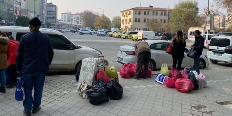 الأذريون هرعوا للتسوق في تركيا بعد تراجع الليرة