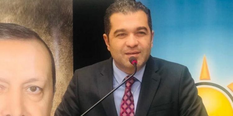 فيديو فاضح يدفع قيادي بالحزب الحاكم للاستقالة