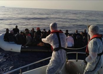 إنقاذ مهاجرين غير نظاميين قبالة سواحل “إزمير”