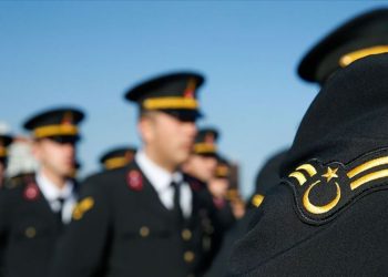 فصل 24 ألفًا و256 عسكريا من الجيش التركي