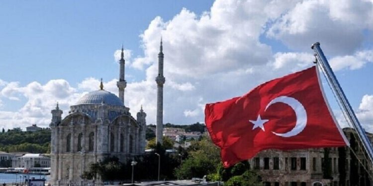 تركيا تتهم قبرص اليونانية بانتهاك جرفها البحري