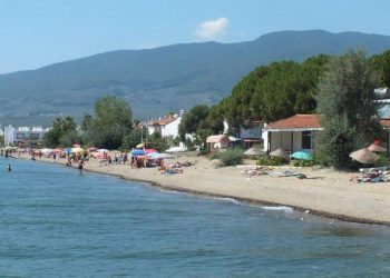 بلدية حزب أردوغان تطرح شاطىء للبيع!