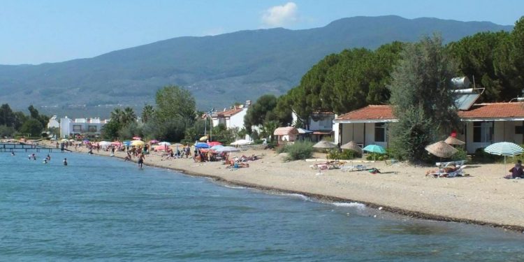 بلدية حزب أردوغان تطرح شاطىء للبيع!