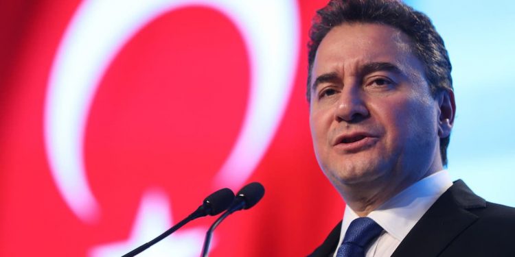 باباجان: نظام أردوغان يستهلك احتياطياتنا لإيقاف ارتفاع الدولار