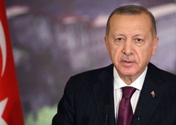 أردوغان يدعو المواطنين إلى الاحتفاظ بجميع مدخراتهم بالليرة