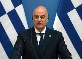 وزير خارجية اليونان يهاجم تركيا بحضور نظيره السعودي