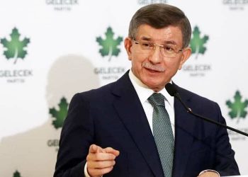 تركيا.. داود أوغلو منزعج من هجوم أردوغان على مغنية