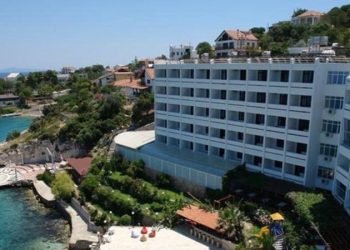 تركيا.. فندق “إسلامي” يتخلى عن قواعده المحافظة ويقدم الكحوليات