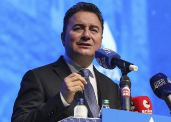 علي باباجان: الحكومة فقدت السيطرة على الاقتصاد