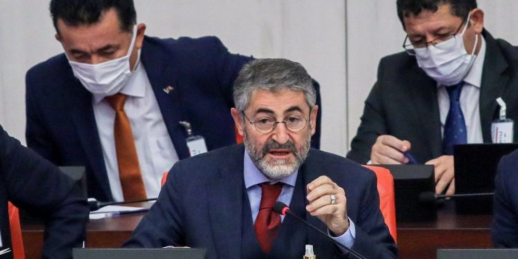 رويترز: وزير المالية التركي يسرد قصص طفولته ردًا على الأسئلة!