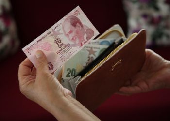 خبير اقتصادي دولي: التضخم في تركيا سيرتفع إلى 45%