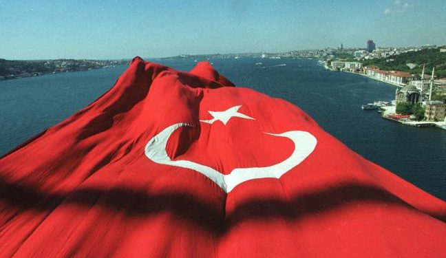 دراسة: أغلبية الأتراك يريدون العيش والدراسة في الخارج