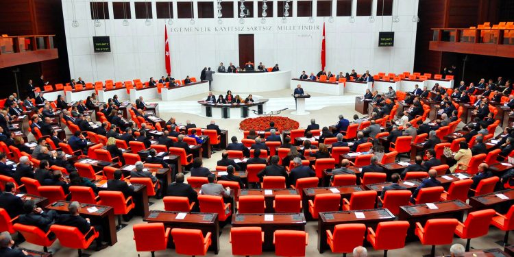 تركيا.. البرلمان يتلقى 35 ألف بلاغ انتهاك حقوقي خلال 10 سنوات