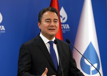 باباجان: الناخبون سيقصون أردوغان من الرئاسة