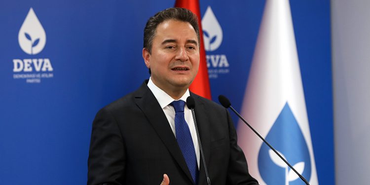 باباجان: الناخبون سيقصون أردوغان من الرئاسة