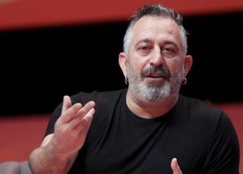 ممثل تركي: من لا يشتكي من الغلاء مجنون