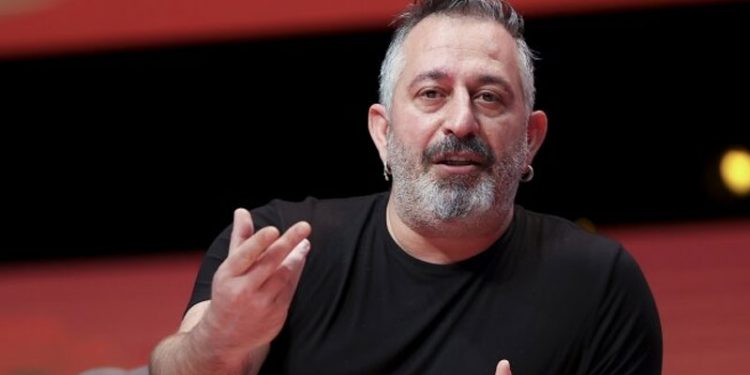 ممثل تركي: من لا يشتكي من الغلاء مجنون