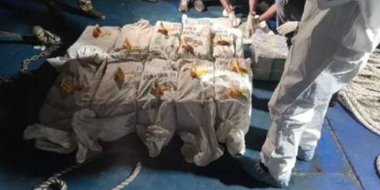 ضبط زورق تركي يحمل كمية من الكوكايين في غينيا