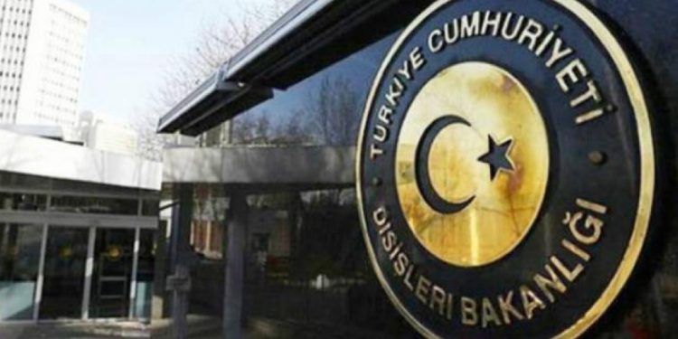 تركيا وألمانيا تحذران من السفر إلى أوكرانيا