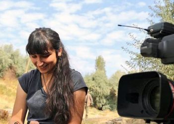 اعتقال صحفية كردية غطت حادثة إلقاء كرديين من مروحية للشرطة