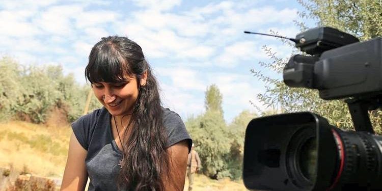 اعتقال صحفية كردية غطت حادثة إلقاء كرديين من مروحية للشرطة