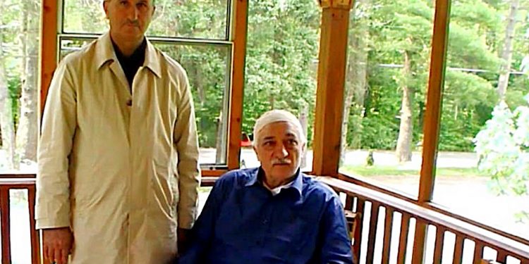 فتح الله كولن ينعي أحد رموز حركة الخدمة بعد أن قضى سنواته الأخيرة بالسجن