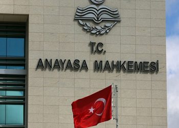 محكمة تصدر حكما على أحد أعضائها السابقين