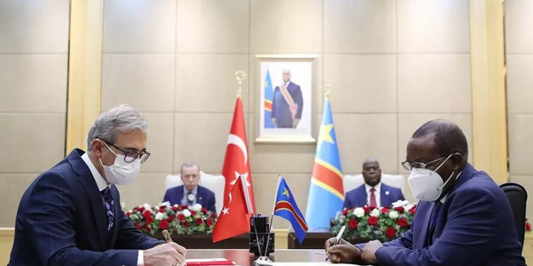 تركيا والكونغو توقعان اتفاقيات عسكرية ودفاعية