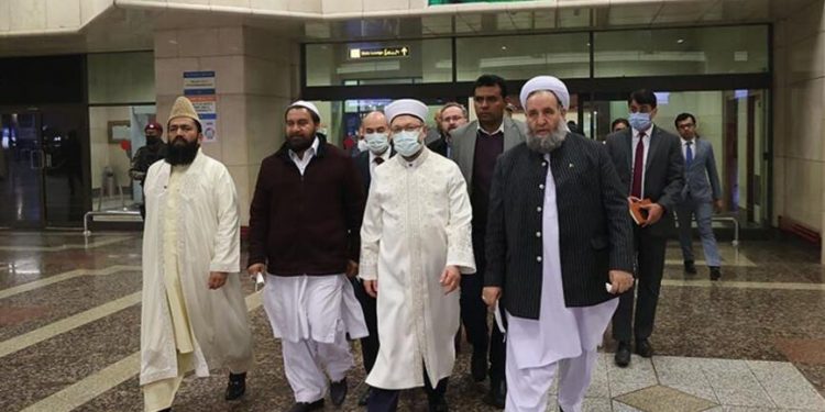 رئيس الشؤون الدينية التركي يزور باكستان بالطائرة الرئاسية