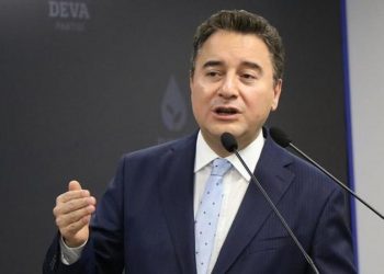 باباجان: حكومة أردوغان لن تنجح في إصلاح الاقتصاد