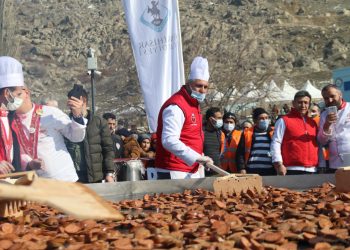 طبق بيض عملاق في تركيا