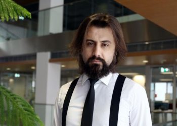 تركيا: تهديدات بالقتل لصحفي كشف علاقة وزير الداخلية مع المافيا