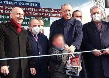 تركيا.. طفل هاجم زعيم المعارضة: يؤسفني ما قلته وأعتذر له