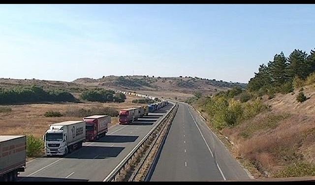 مصير 500 شاحنة تركية على الحدود الاوكرانية