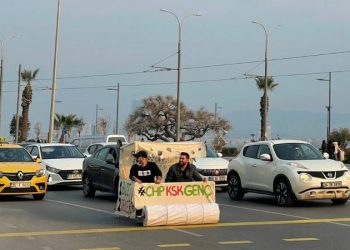 سيارة “فلينستون” من “العصر الحجري” في شوارع تركيا