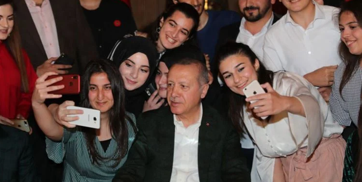 استطلاع رأي: 6% من “الجيل Z” يعتبرون أردوغان أكبر مشكلة في تركيا