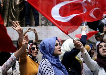 منع مسيرة “الليالي النسوية” في إسطنبول واعتقال مشاركات بها 