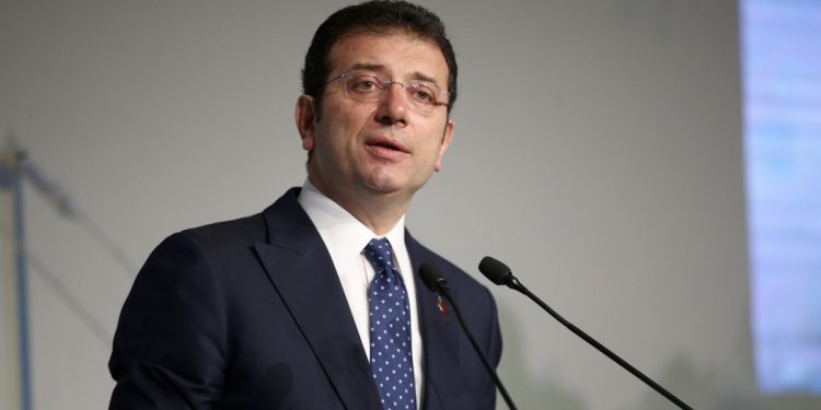 عمدة إسطنبول يرد على أردوغان: أطباء تركيا لن يرحلوا لأي مكان